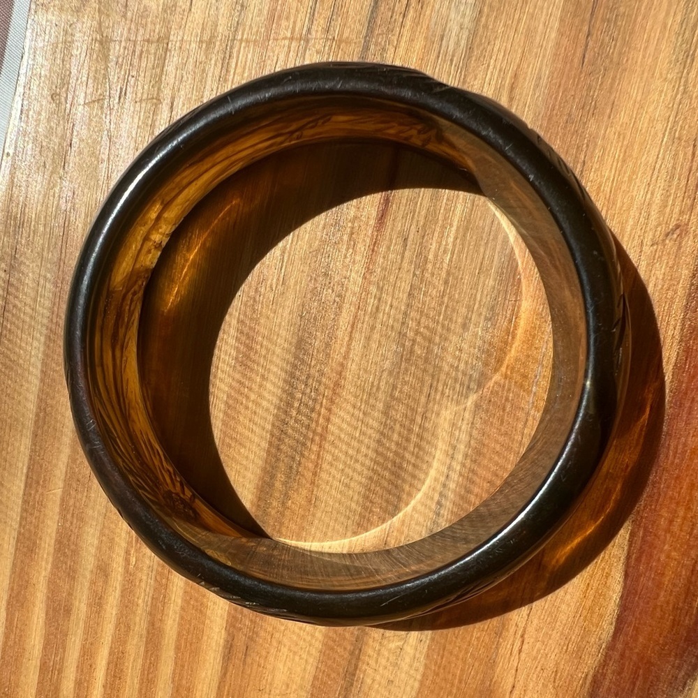 Vintage Carved Lucite Bangle Bracelet Amber Swirl Pineapple Tropical Chunky - Picture 6 of 15